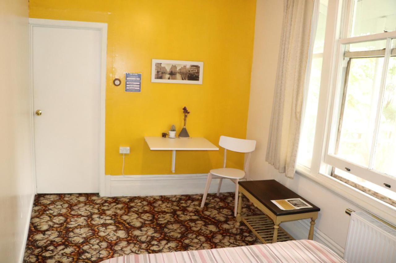 Oasis Accommodation Опотікі Екстер'єр фото